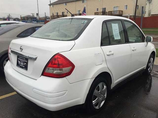 2009 Nissan Versa 1.8 S 4dr Sedan 4A